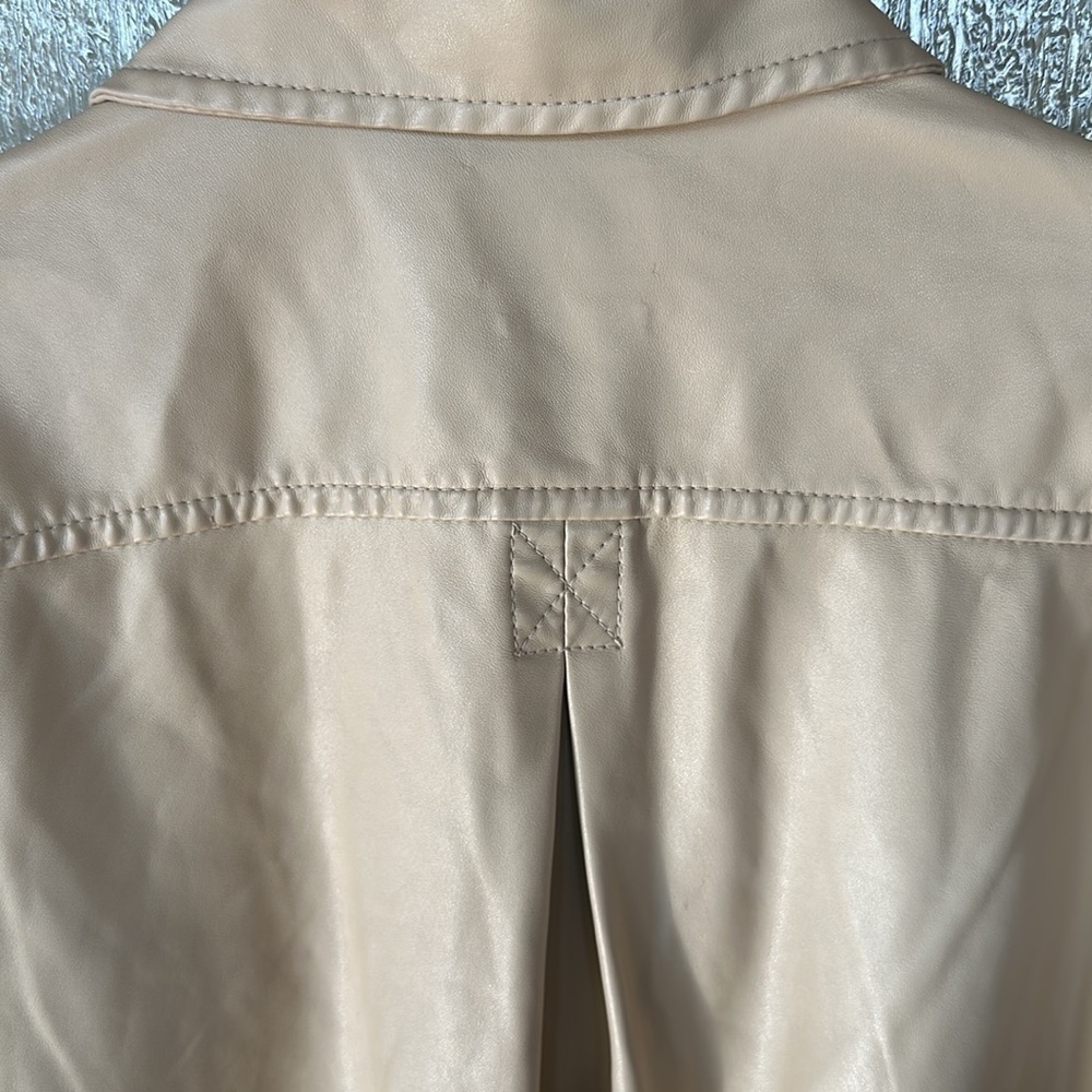 Saylor
Remi Faux Leather Top in size Med EUC - Picture 10 of 13